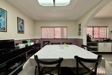 Belo Sobrado à venda no Bairro do Parque São Domingos na Rua Doutor Odon Carlos de Figueiredo Ferraz