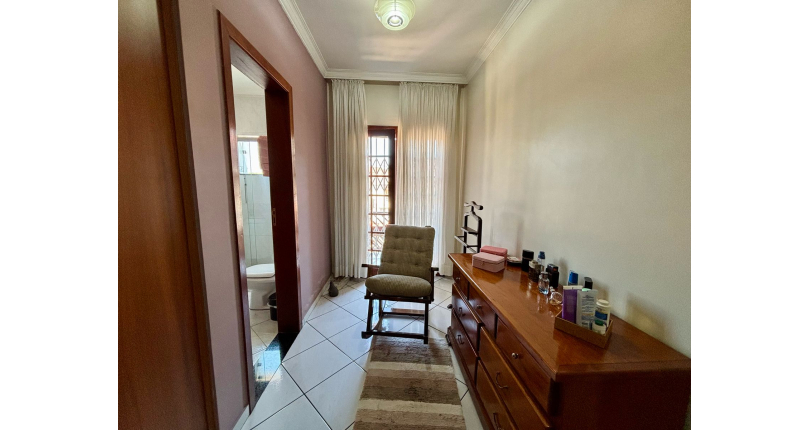 Belo Sobrado à venda no Bairro do Parque São Domingos na Rua Doutor Odon Carlos de Figueiredo Ferraz