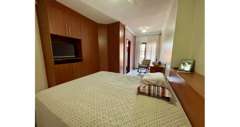 Belo Sobrado à venda no Bairro do Parque São Domingos na Rua Doutor Odon Carlos de Figueiredo Ferraz