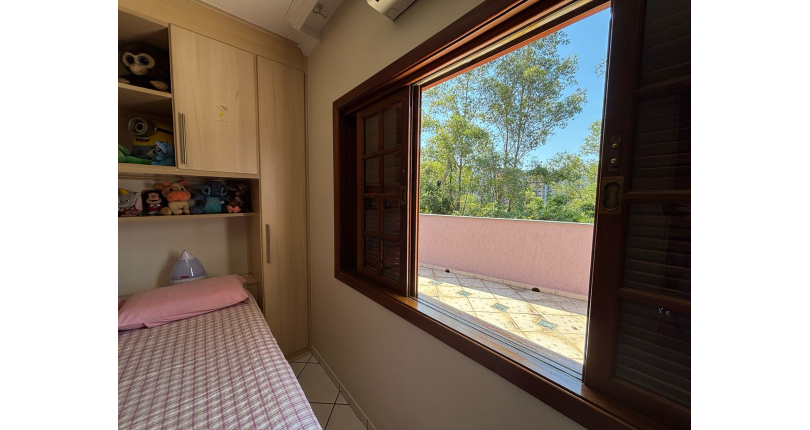 Belo Sobrado à venda no Bairro do Parque São Domingos na Rua Doutor Odon Carlos de Figueiredo Ferraz