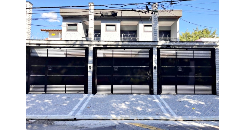 Lindo Sobrado Novo à venda Bairro do Parque São Domingos na Avenida General Charles de Gaulle 448,