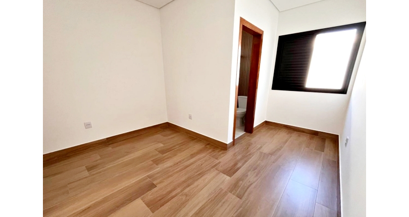 Lindo Sobrado Novo à venda Bairro do Parque São Domingos na Avenida General Charles de Gaulle 446, 