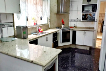 Belo Sobrado à venda no Bairro da Vila Palmeiras na Rua Matias Pacheco,