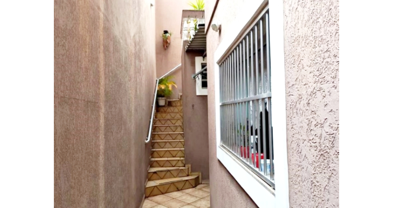 Belo Sobrado à venda no Bairro da Vila Palmeiras na Rua Matias Pacheco,