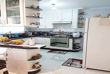 Bom Sobrado à venda no Bairro do Parque Nações Unidas na Rua Ciríaco Jimenez,