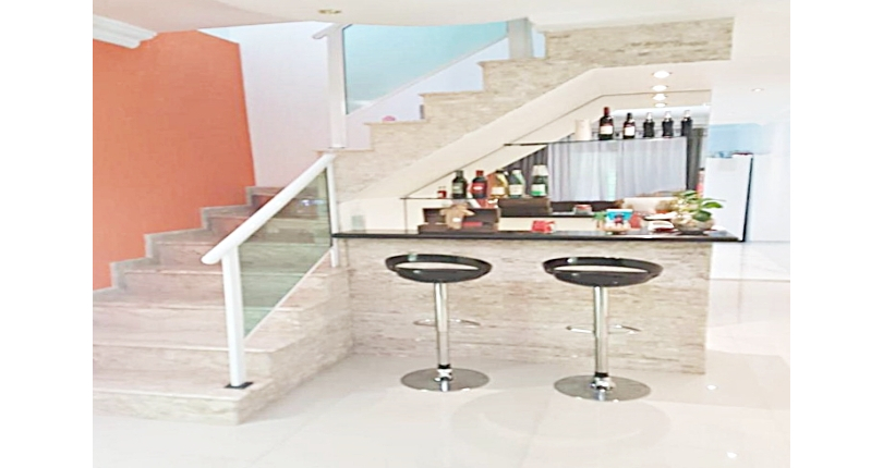 Bom Sobrado à venda no Bairro do Parque Nações Unidas na Rua Ciríaco Jimenez,