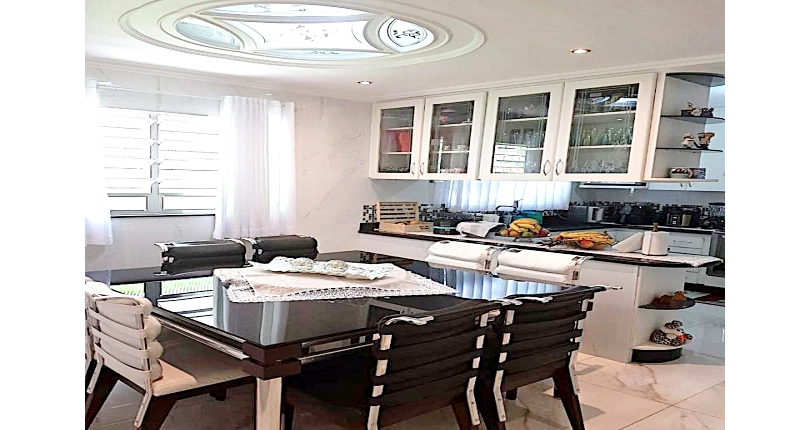 Bom Sobrado à venda no Bairro do Parque Nações Unidas na Rua Ciríaco Jimenez,