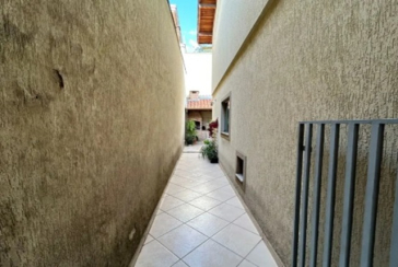 Belo Sobrado à venda no Bairro do Jardim Regina na Rua Engenheiro Marcílio Cardoso,