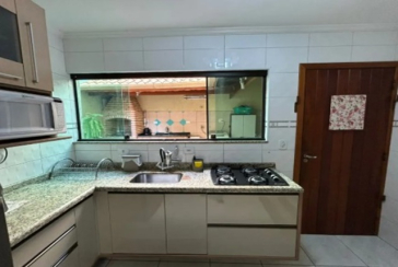 Belo Sobrado à venda no Bairro do Jardim Regina na Rua Engenheiro Marcílio Cardoso,