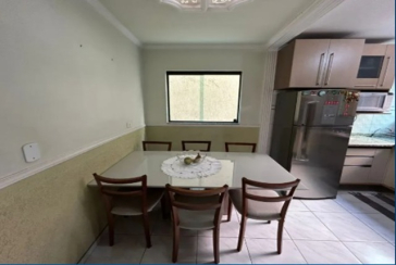 Belo Sobrado à venda no Bairro do Jardim Regina na Rua Engenheiro Marcílio Cardoso,