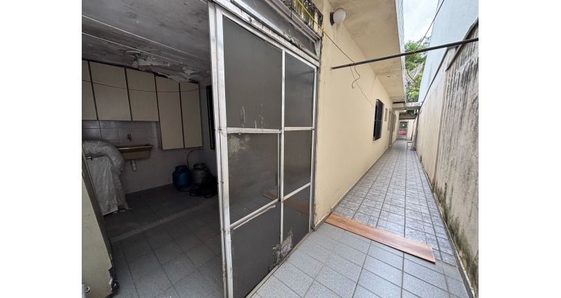 Casa à venda no Bairro do Parque São Domingos na Avenida General Charles de Gaulle