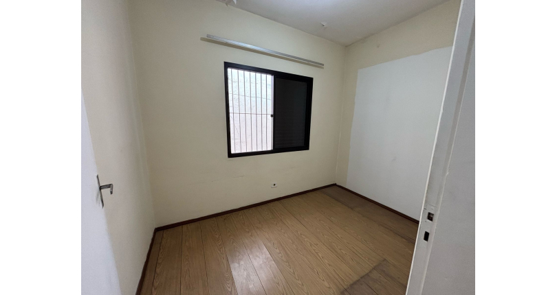 Casa à venda no Bairro do Parque São Domingos na Avenida General Charles de Gaulle