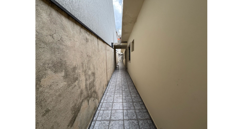 Casa à venda no Bairro do Parque São Domingos na Avenida General Charles de Gaulle