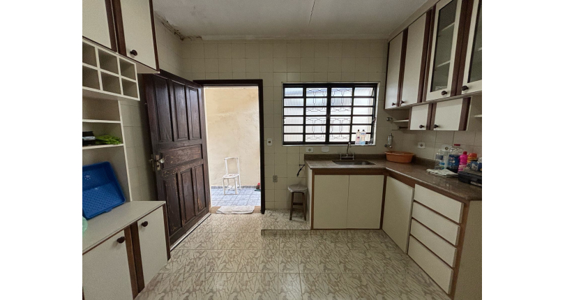 Casa à venda no Bairro do Parque São Domingos na Avenida General Charles de Gaulle