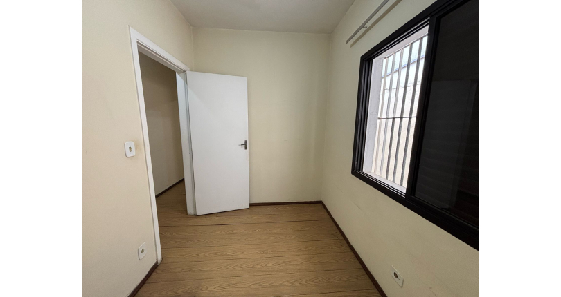 Casa à venda no Bairro do Parque São Domingos na Avenida General Charles de Gaulle