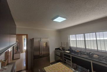 Casa assobradada à venda no Bairro do Parque Maria Domitila na Rua Eusebio da Silva