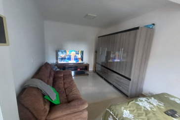 Casa assobradada à venda no Bairro do Parque Maria Domitila na Rua Eusebio da Silva