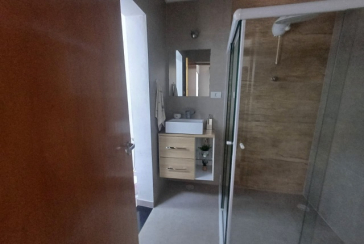 Casa assobradada à venda no Bairro do Parque Maria Domitila na Rua Eusebio da Silva