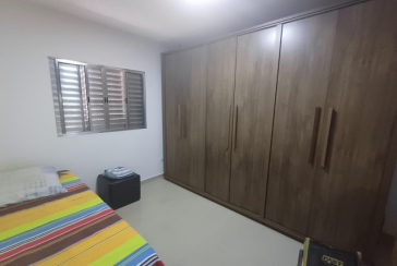 Casa assobradada à venda no Bairro do Parque Maria Domitila na Rua Eusebio da Silva