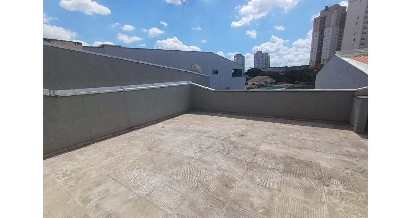 Casa assobradada à venda no Bairro do Parque Maria Domitila na Rua Eusebio da Silva