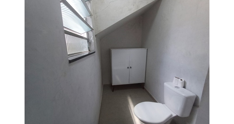 Casa assobradada à venda no Bairro do Parque Maria Domitila na Rua Eusebio da Silva