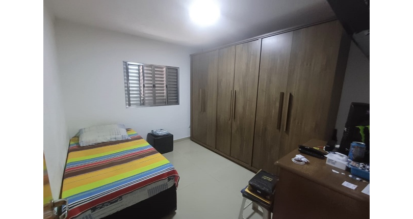 Casa assobradada à venda no Bairro do Parque Maria Domitila na Rua Eusebio da Silva