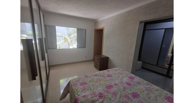 Casa assobradada à venda no Bairro do Parque Maria Domitila na Rua Eusebio da Silva