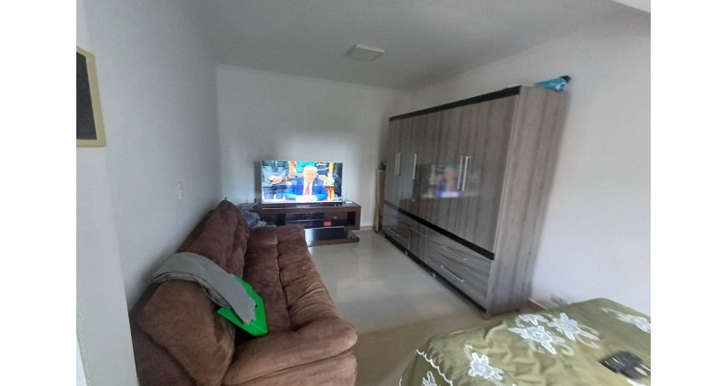 Casa assobradada à venda no Bairro do Parque Maria Domitila na Rua Eusebio da Silva