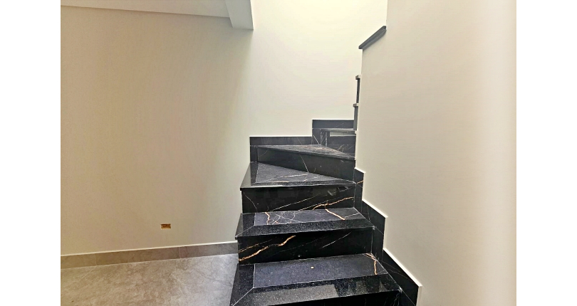 Oportunidade Única: Lindo Sobrado novo à venda no Bairro do Jardim Maristela na Rua Galdino Catunda Gondim 20