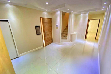 Bom Sobrado à venda no Bairro do Conjunto Residencial Vista Verde na Rua Ricardo Abed, 