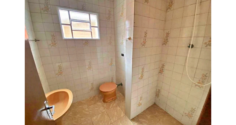 Bom Sobrado à venda no Bairro do Conjunto Residencial Vista Verde na Rua Ricardo Abed, 