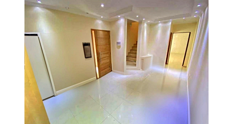 Bom Sobrado à venda no Bairro do Conjunto Residencial Vista Verde na Rua Ricardo Abed, 