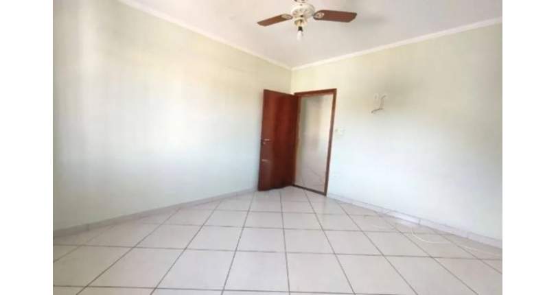 Ótimo Sobrado à venda no Bairro do Jardim Santo Elias na Rua Frederico Jacobi