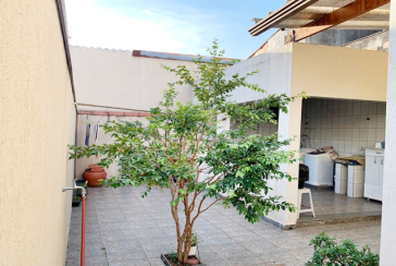 Sobrado à venda no Bairro do Jardim São João (Jaraguá) na Rua Alto Jurupari, 