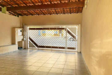 Sobrado à venda no Bairro do Jardim São João (Jaraguá) na Rua Alto Jurupari, 