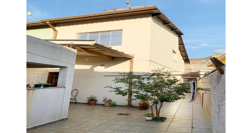 Sobrado à venda no Bairro do Jardim São João (Jaraguá) na Rua Alto Jurupari, 