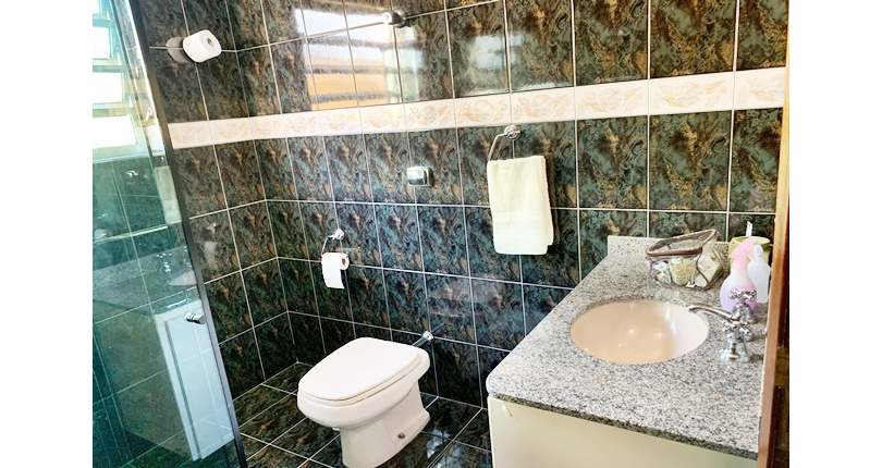 Sobrado à venda no Bairro do Jardim São João (Jaraguá) na Rua Alto Jurupari, 