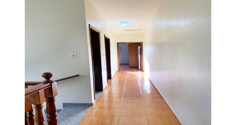 Sobrado à venda no Bairro do Jardim São João (Jaraguá) na Rua Alto Jurupari, 