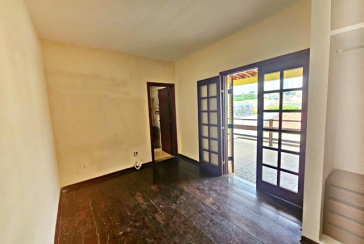 Casa à venda no Bairro do Jardim Santo Elias na Rua Romão Martins,