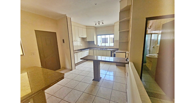 Casa à venda no Bairro do Jardim Santo Elias na Rua Romão Martins,