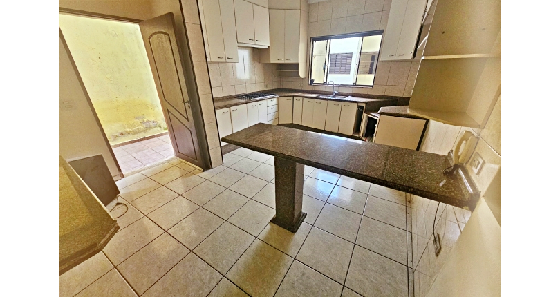 Casa à venda no Bairro do Jardim Santo Elias na Rua Romão Martins,