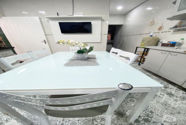 Bela Casa assobradada à venda no Bairro do Parque São Domingos na Rua Dirceu de Almeida,