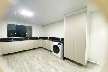 Bela Casa assobradada à venda no Bairro do Parque São Domingos na Rua Dirceu de Almeida,