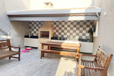 Bela Casa assobradada à venda no Bairro do Parque São Domingos na Rua Dirceu de Almeida,