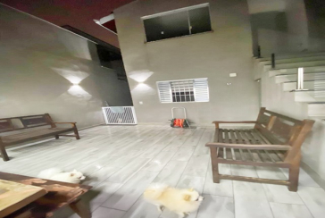 Bela Casa assobradada à venda no Bairro do Parque São Domingos na Rua Dirceu de Almeida,