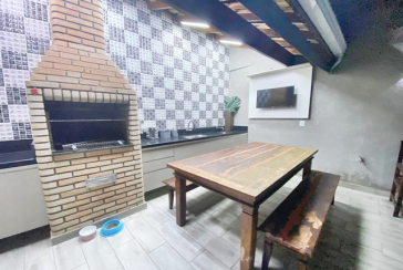 Bela Casa assobradada à venda no Bairro do Parque São Domingos na Rua Dirceu de Almeida,