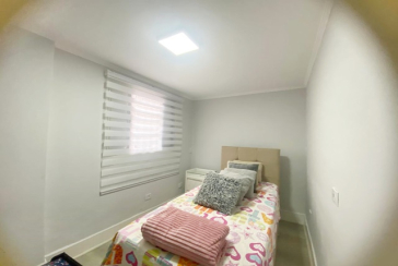 Bela Casa assobradada à venda no Bairro do Parque São Domingos na Rua Dirceu de Almeida,