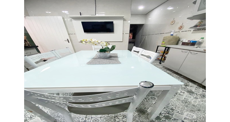 Bela Casa assobradada à venda no Bairro do Parque São Domingos na Rua Dirceu de Almeida,