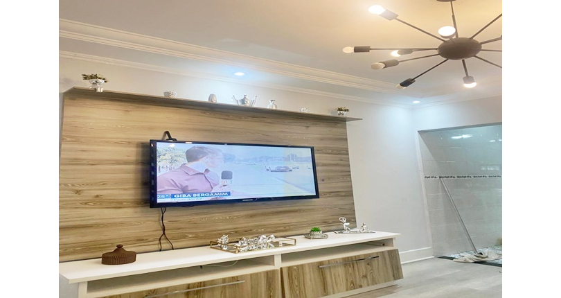 Bela Casa assobradada à venda no Bairro do Parque São Domingos na Rua Dirceu de Almeida,