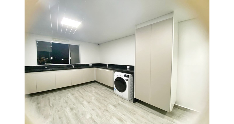 Bela Casa assobradada à venda no Bairro do Parque São Domingos na Rua Dirceu de Almeida,